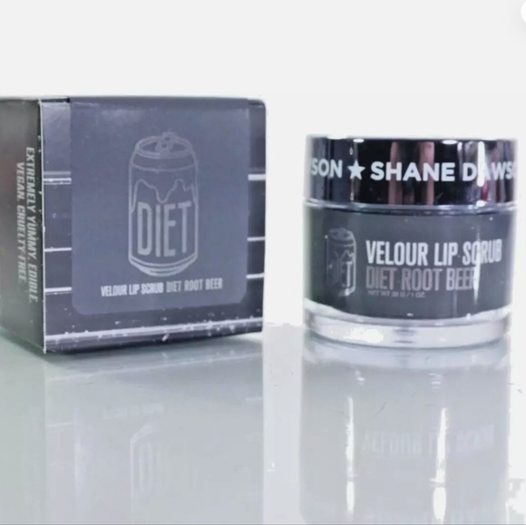 Jeffree Star Velour Lip Scrub in Diet Rootbeer - Picture 2 of 6